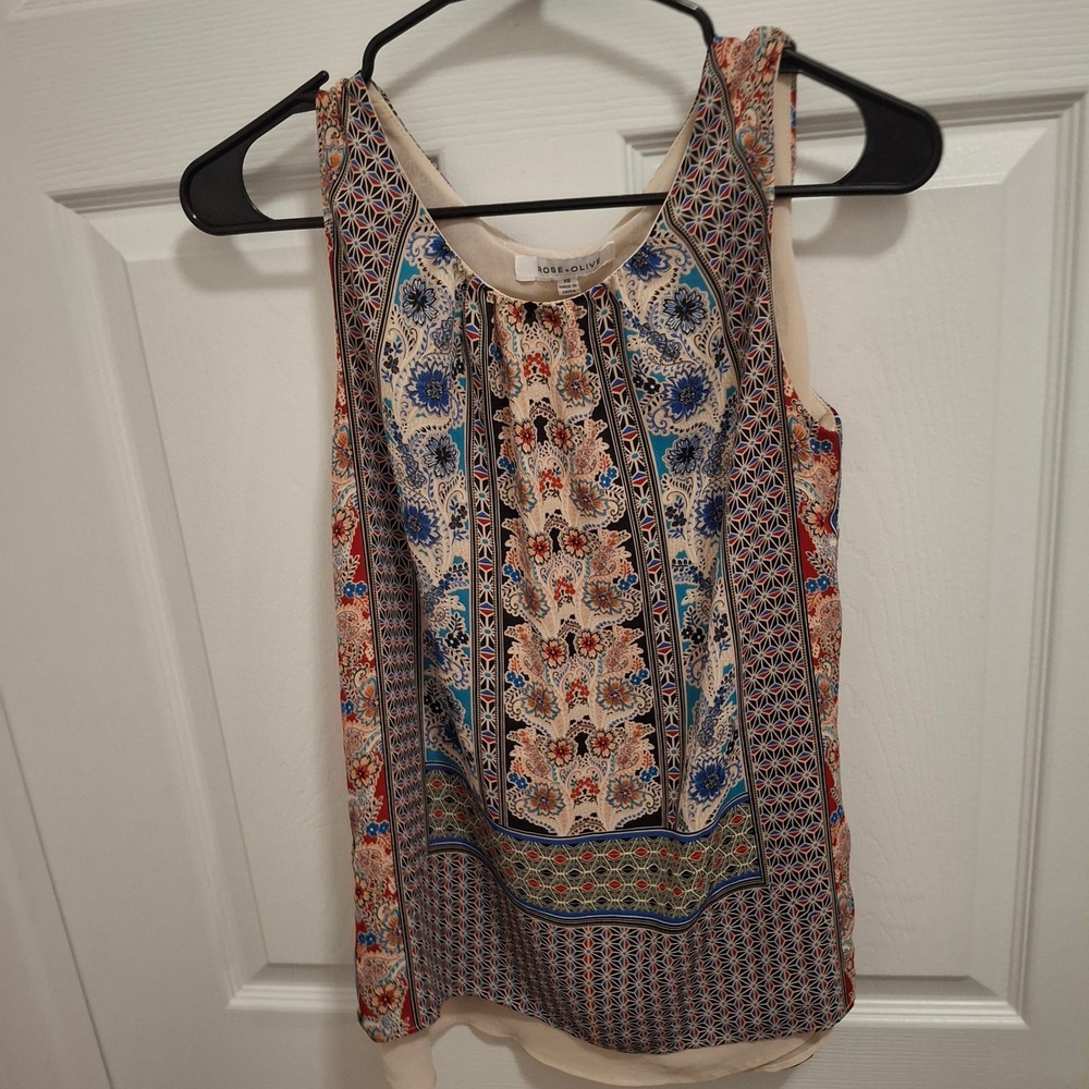 3/$15 ROSE + OLIVE XS Red Blue Floral Split‎ Back Lightweight Boho Tank Top